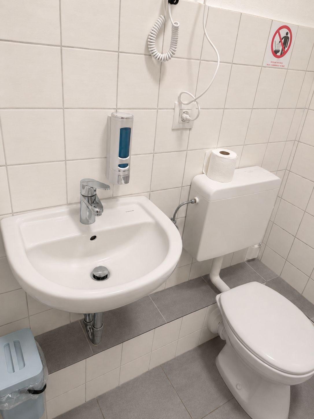 Badezimmer im Vierbettzimmer